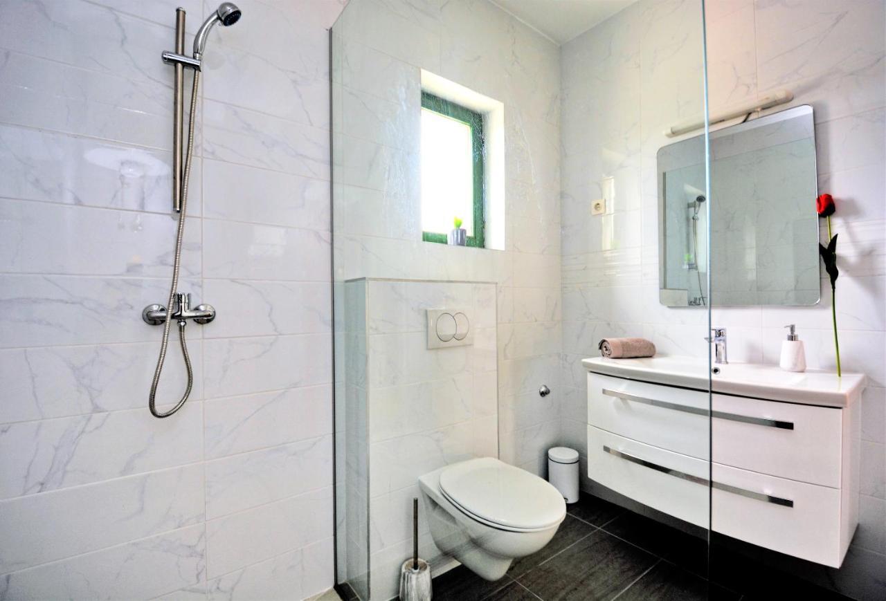 Villa Allegro Sukosan Bagian luar foto