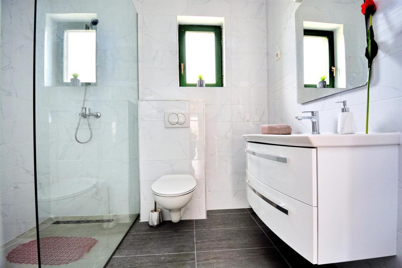 Villa Allegro Sukosan Bagian luar foto