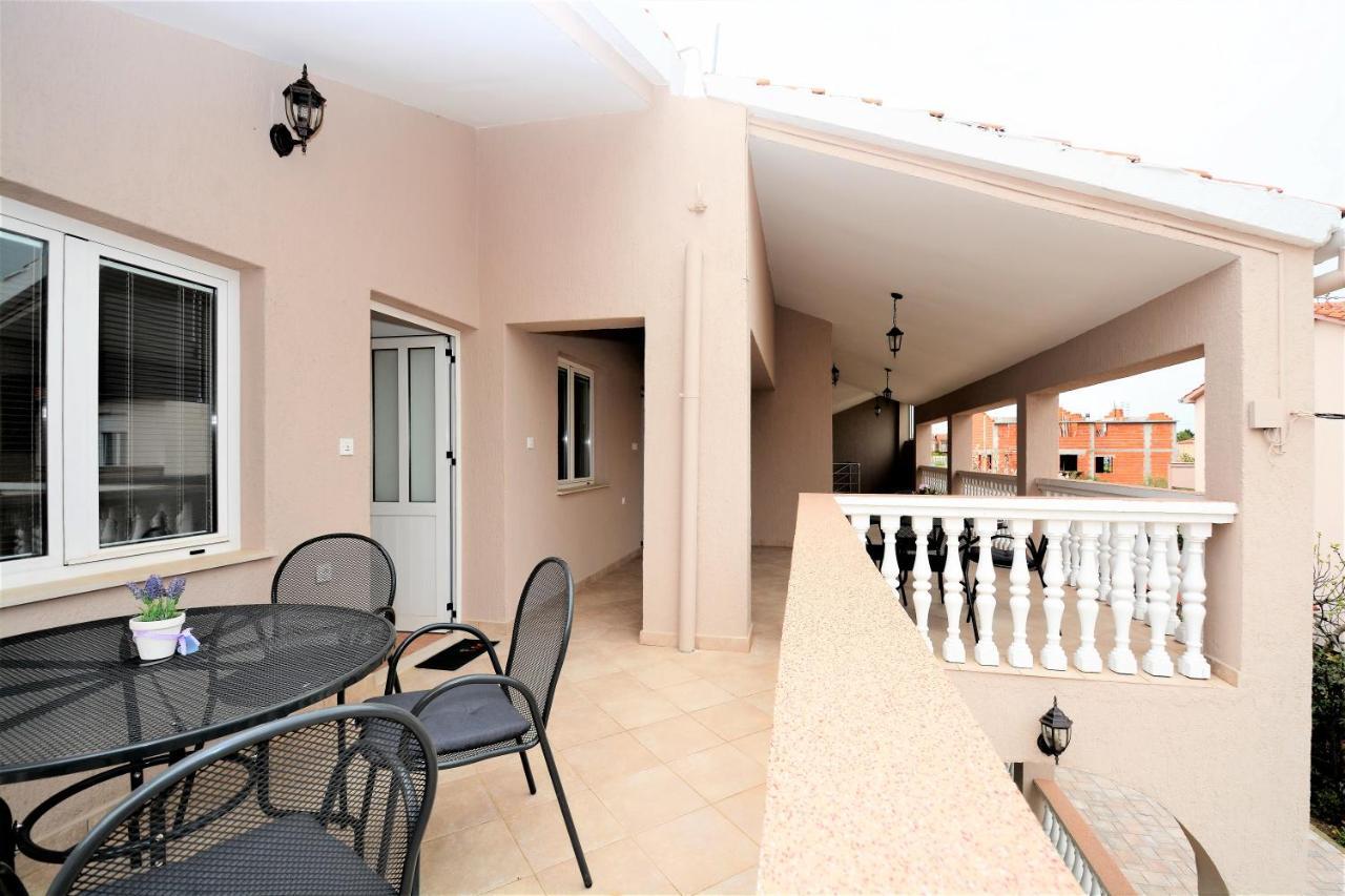 Villa Allegro Sukosan Bagian luar foto