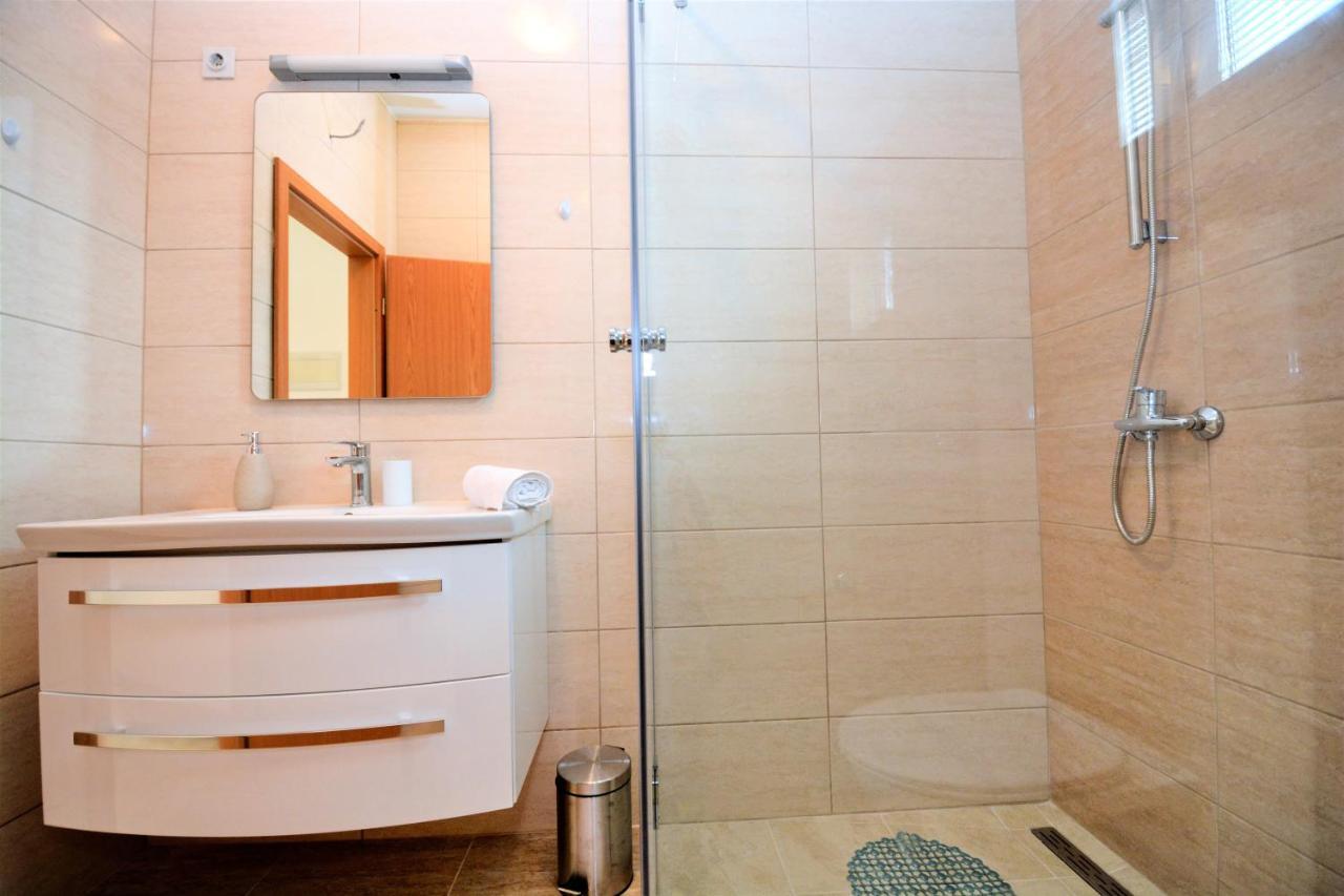 Villa Allegro Sukosan Bagian luar foto