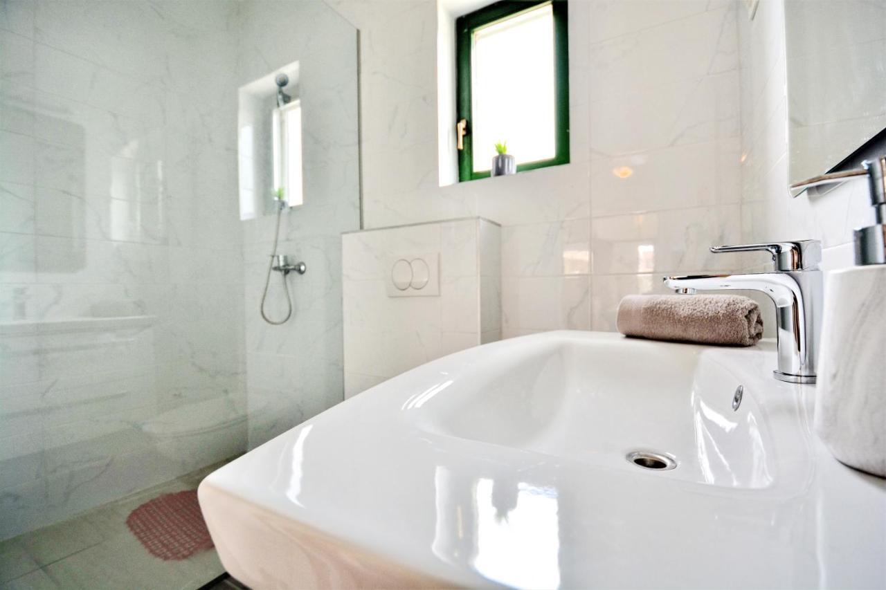 Villa Allegro Sukosan Bagian luar foto