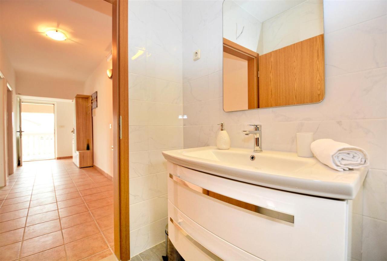 Villa Allegro Sukosan Bagian luar foto